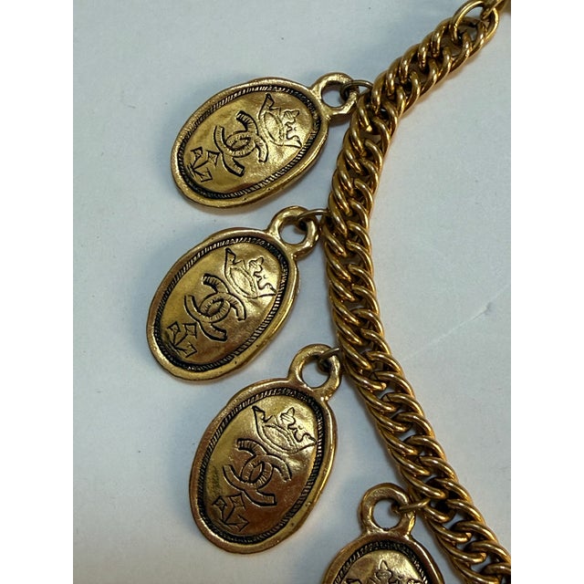 Chanel Vintage 1990s Chanel Season 26 Gold-Plated Oval Medallion CC Charm Collar Necklace For Sale - Image 4 of 7