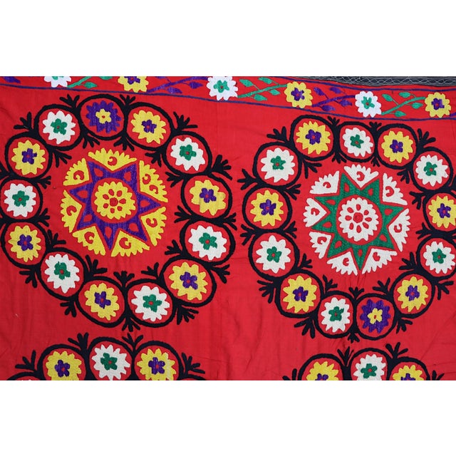 Vintage Hand-Embroidered Suzani Wall Hanging, 1920s For Sale - Image 11 of 18