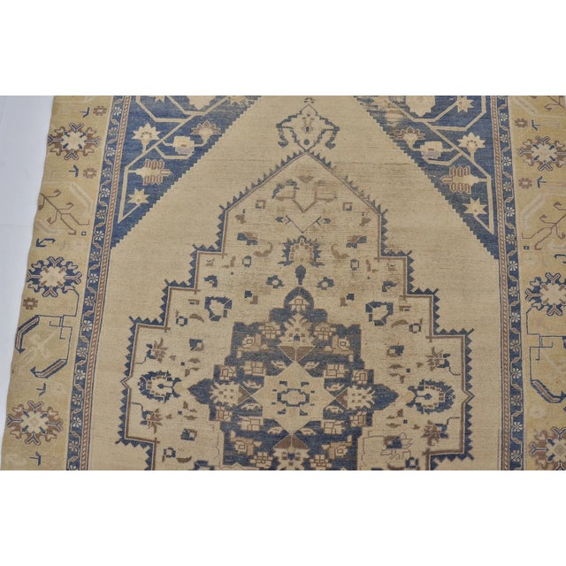 1950s Vintage Turkish Oushak Rug in Creamy Ivory, Indigo Navy & Soft Ochre For Sale - Image 5 of 10