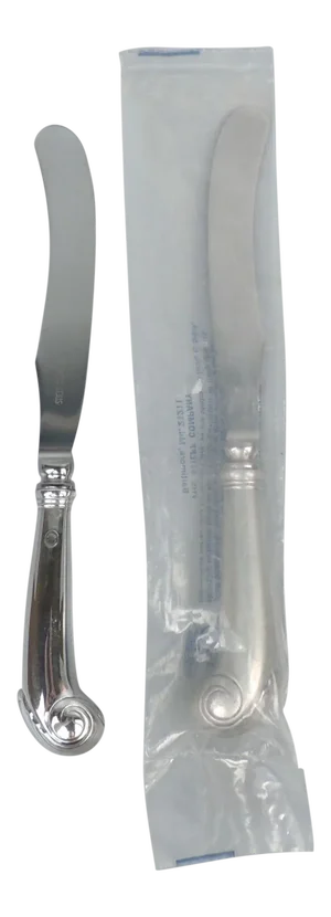 2 Stieff Colonial Williamsburg Queen Anne Sterling Silver Dinner Knives - SL