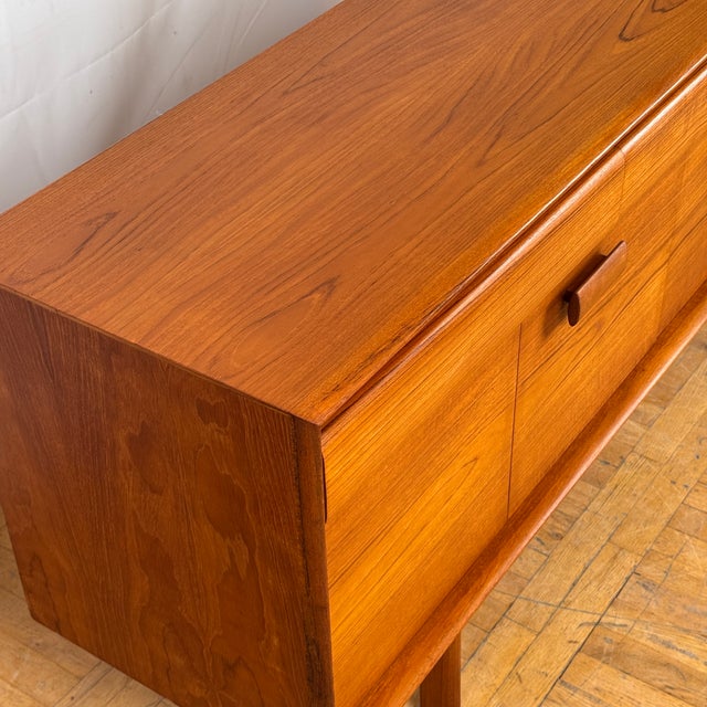 Mid-Century Modern Winchester Teak Sideboard by Philip Hussey for White & Newton of Portsmouth, 1960s For Sale - Image 3 of 17
