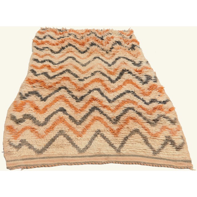 Mid-Century Modern Vintage Azilal Moroccan Rug, 02'08 X 06'04 For Sale - Image 3 of 10
