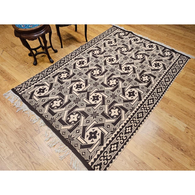 American Vintage American Southwestern Rug, Handwoven Wool, Geometric Pattern, Tan & Brown, 5x7 For Sale - Image 3 of 13