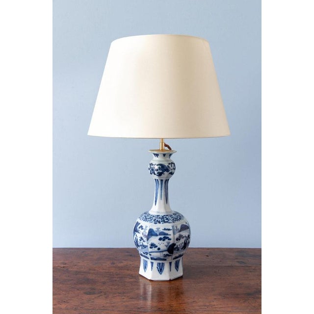 Height to top of bulb holder: 41 cm Vase height: 30 cm Diameter: 15 cm Small chips to the top edge. Slight wear to base,...