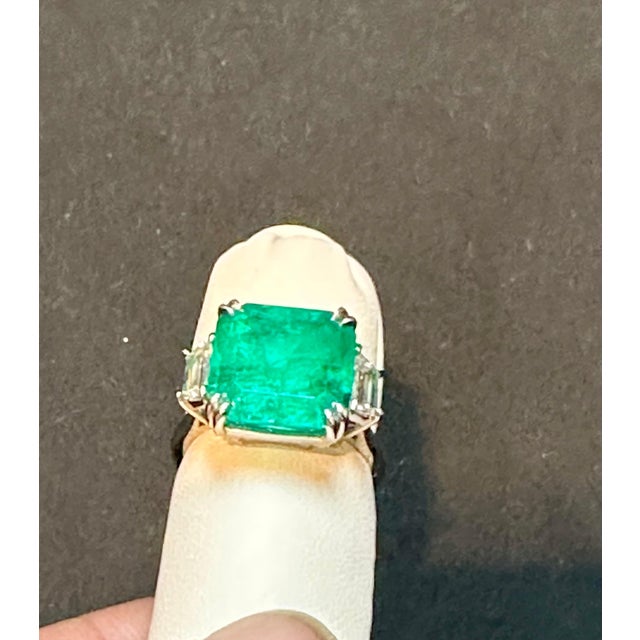 Emerald Agl Certified 8.90 Colombian Emerald , Insignificant & Solitaire Diamond Ring For Sale - Image 8 of 8