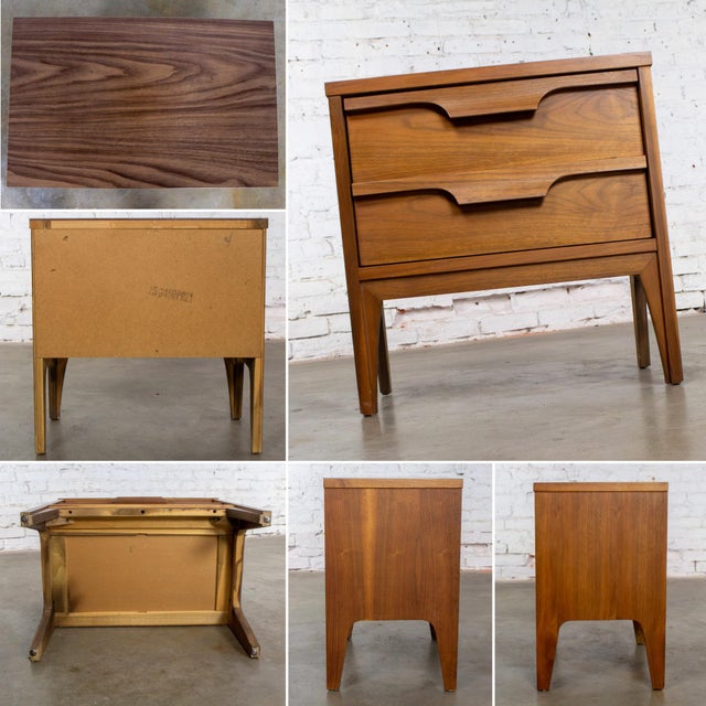Mid-20th Century MCM Nightstand Side or End Table Attributed to Johnson Carper Fashion Trend Line For Sale - Image 15 of 17