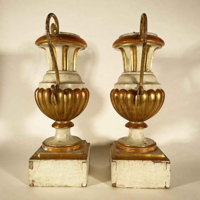 Palm Holders in Lacquered and Gilded Wood, Set of 2 For Sale - Image 4 of 7