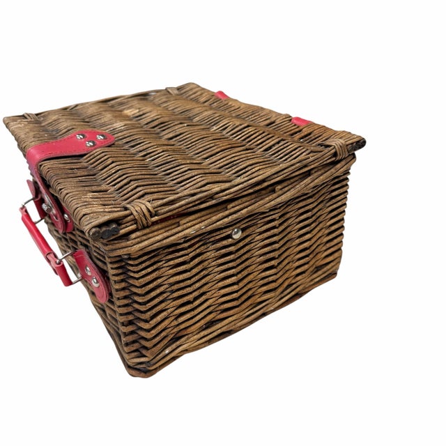 1970s Vintage Picnic Basket Storage Box With Tab Lock For Sale - Image 5 of 8
