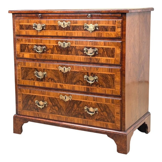 Small 18th Century Georgian Walnut Chest of Drawers, 1720 For Sale