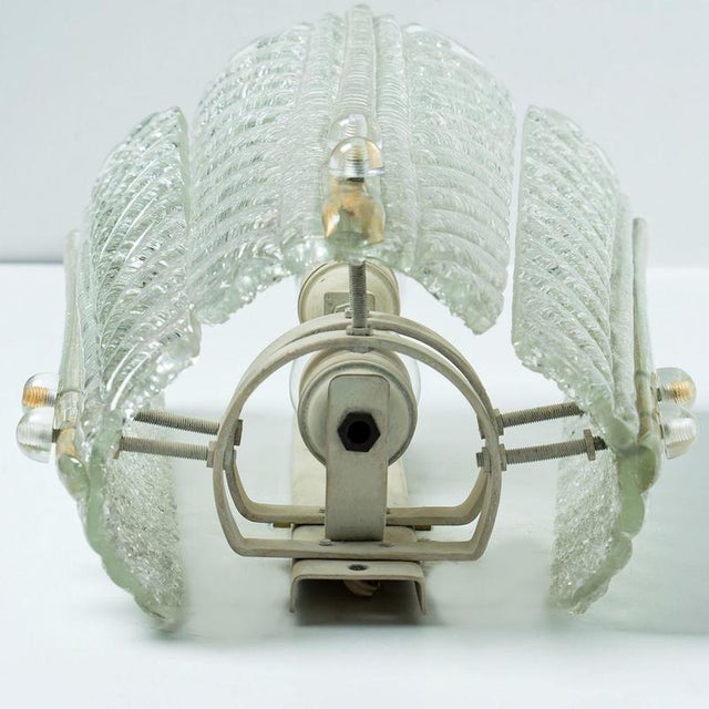 Metal Gold Inclusions Glass and Brass Wall Light in the style of Barovier & Toso, 1960s For Sale - Image 7 of 16