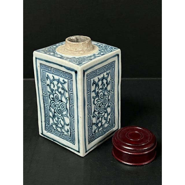 Chinese Late 19th Century Chinese Art Blue and White Porcelain Tea Caddy With Wooden Cover For Sale - Image 3 of 10