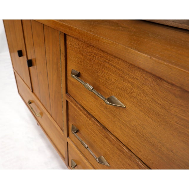 Mid-Century Modern Walnut mid century modern two-part hutch credenza display cabinet glass doors For Sale - Image 3 of 16