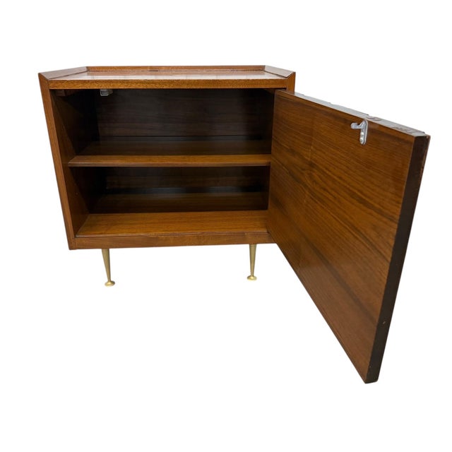 Brown Mid-Century Modern Catseye Walnut Nightstands W/Original Legs - Set of 2 For Sale - Image 8 of 9