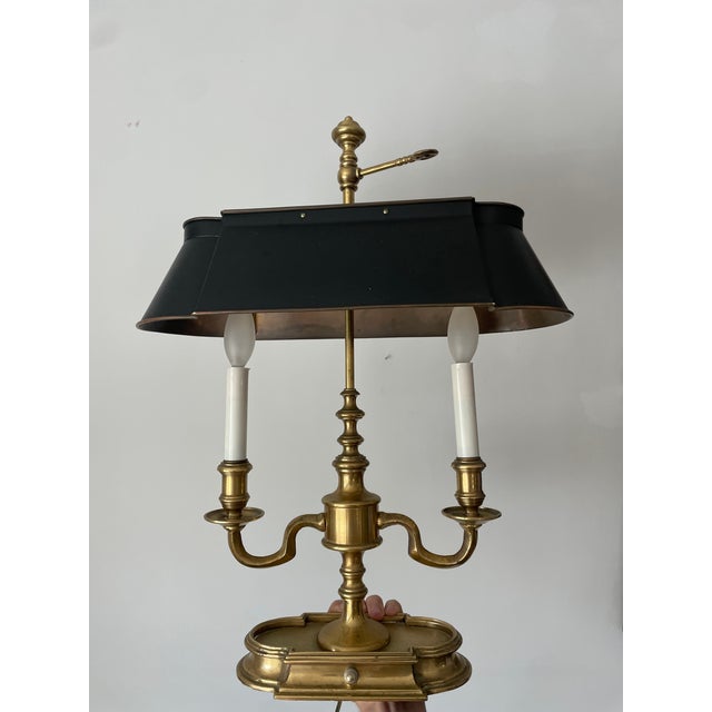 Elegant vintage Frederick Cooper Chicago table lamp in the classic French bouillotte style with brass finish, dual candle-...