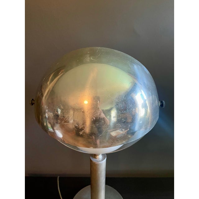 Chrome Mid 20th Century Space Age–Inspired Sculptural Table Lamp For Sale - Image 8 of 11