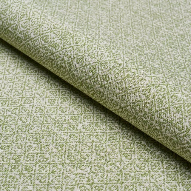 SAMPLE - Schumacher Sarong Weave Indoor/Outdoor Fabric In Leaf For Sale