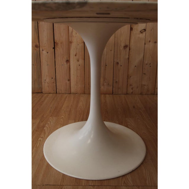 Eero Saarinen Round Tulip Table with Calacatta Marble Top by Eero Saarinen for Knoll, 1960s For Sale - Image 4 of 9