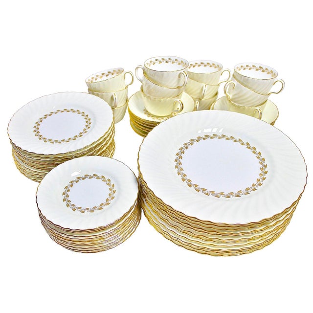 Traditional 1950s Midcentury Minton Bone China Dinner Service for 12 Settings, 67 Pieces For Sale - Image 3 of 8