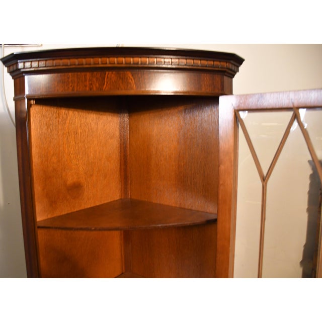 1950s Georgian Style Mahogany Inlaid Pair of Corner Display Cabinets 2 Keys For Sale - Image 9 of 17
