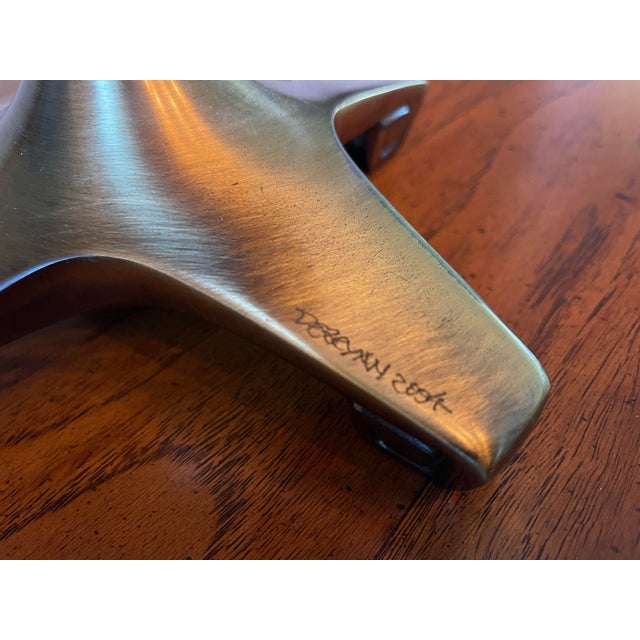 Late 20th Century Vintage Brass Table Lamp With Sculptural Star Base & Ribbed Glass Accent For Sale - Image 5 of 11