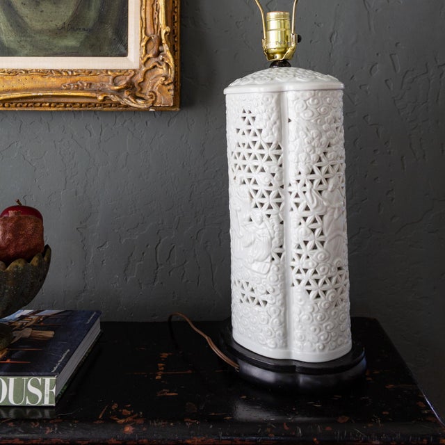 Ceramic 1960s Pierced Porcelain Blanc De Chine Quatrefoil Lamp on Black Base For Sale - Image 7 of 18