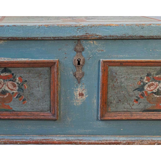 Early 19th-Century Alpine Painted Chest in Fir with Floral Decoration For Sale - Image 10 of 14