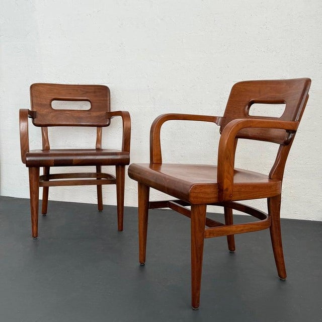 Mid-Century Modern 1950s Pair of Mid-Century Modern Walnut Armchairs by Gunlocke For Sale - Image 3 of 10