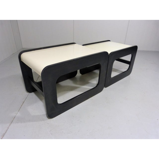 H43/40XL65/59XD45,5/42 cm. The tables can be moved among each other.