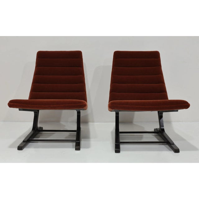 Dunbar Furniture Pair of Mid 20th Century Roger Sprunger for Dunbar Cantilevered Chairs in Mohair For Sale - Image 4 of 9