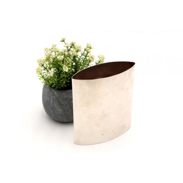 Plain Silver Jug with Circular Frame For Sale - Image 5 of 7