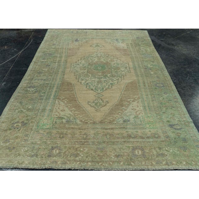 Turkish Vintage Rug 5'7" x 9'9" #20601 For Sale - Image 4 of 8