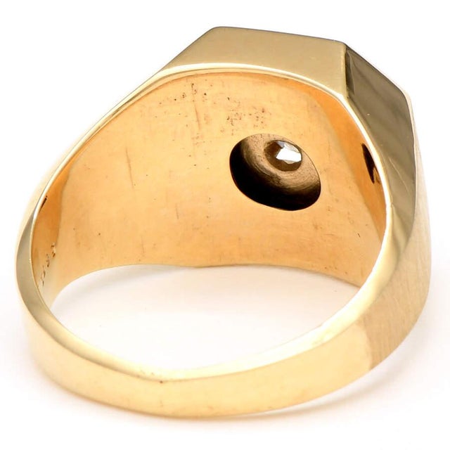The combination of diamonds and an octagon shape makes this artistic ring both fashionable and modern. The engagingly bold...