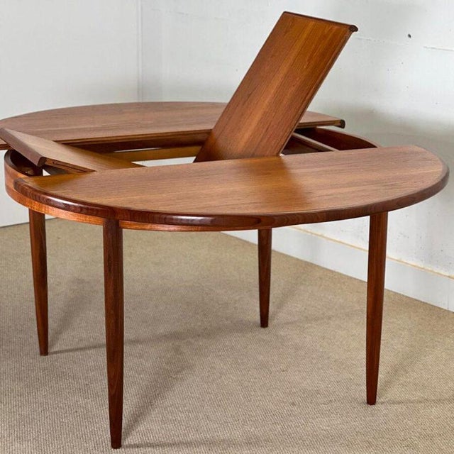 Wood Fresco Round Extending Dining Table from G-Plan, 1960s For Sale - Image 7 of 10