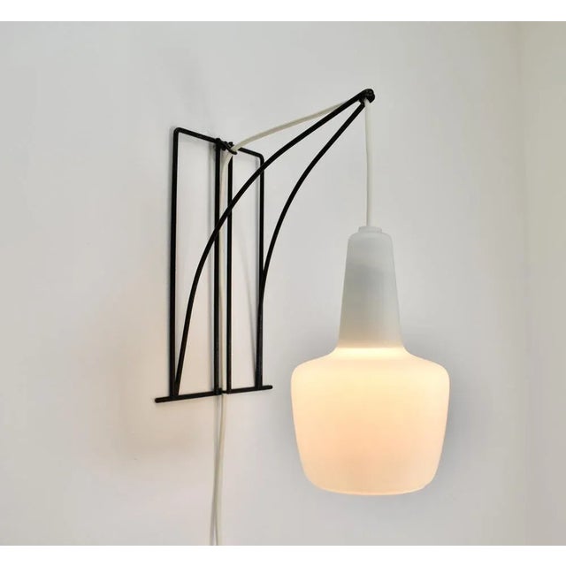 Mid-Century Modern Modernist Wall Sconce in Wire Metal and Glass For Sale - Image 3 of 12