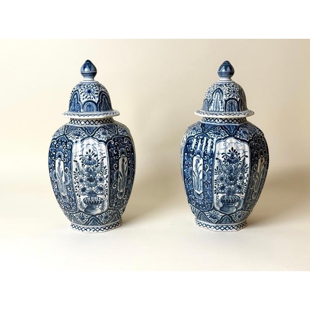 Blue and White Lidded Faience Urns by Tichelaar Makkum, 1930s, Set of 2 For Sale - Image 13 of 14