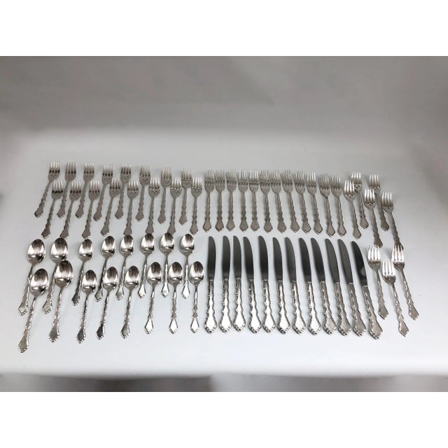 Vintage Oneida silver-plate flatware set in the Duet pattern. Set includes the following: 12 Dinner knives, 9.1" L x 1" W...