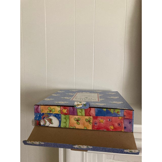1980s Cook’s Bazaar Gourmet Collection 2-Tiered Serving Tray “Holly Mountain Lodge” Pattern For Sale - Image 10 of 11