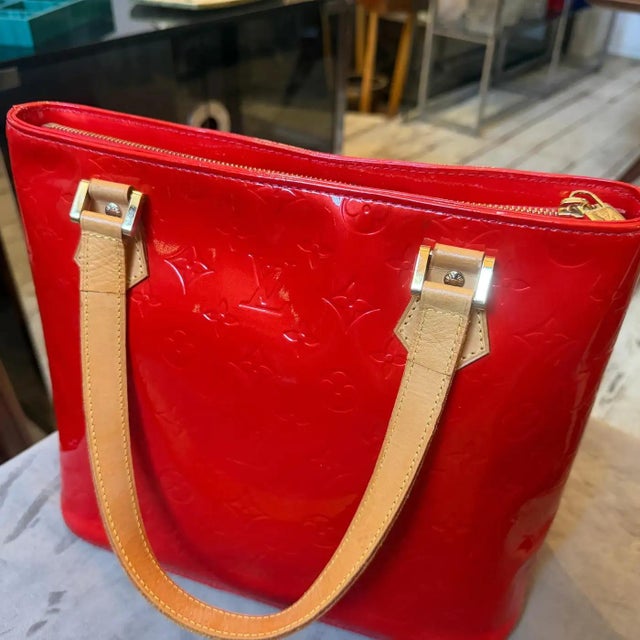 Animal Skin A 2001 Louis Vuitton Red Vernis Patent Leather Houston Tote Bag For Sale - Image 7 of 14