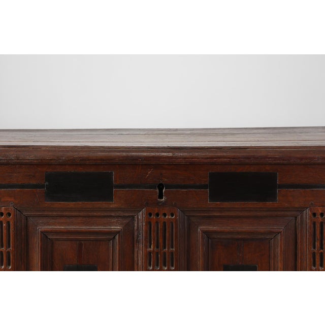 French Oak Storage Trunk or Linen Chest, 17th Century For Sale - Image 6 of 18