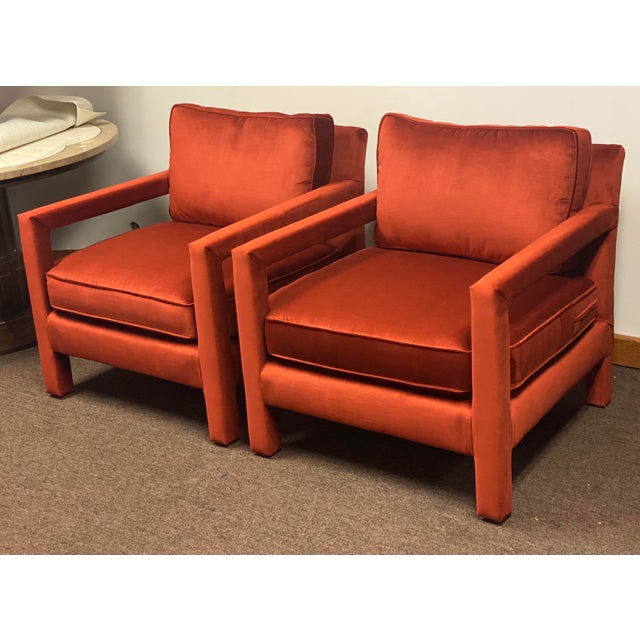 We are very pleased to offer an iconic pair of Milo Baughman style chairs, circa the 1970s. The parson lounge pair is a...