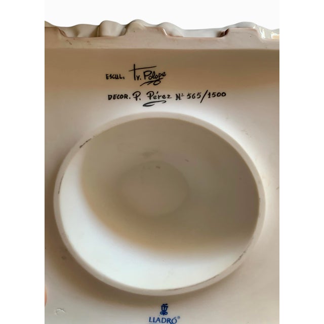 2007 Lladro Down the Chimney Santa – Figurine For Sale In Palm Springs - Image 6 of 10