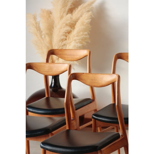 Set of 6 Vintage Scandinavian Teak Chairs – 1960s Looking for the perfect match for your dining room? Enhance your...