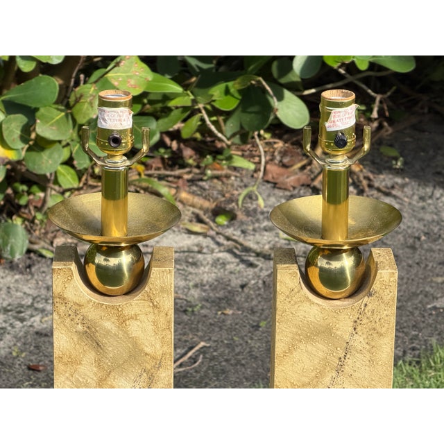 Gold Vintage Modernist Table Lamps With Faux-Travertine Finish and Lucite Bases, a Pair For Sale - Image 8 of 13