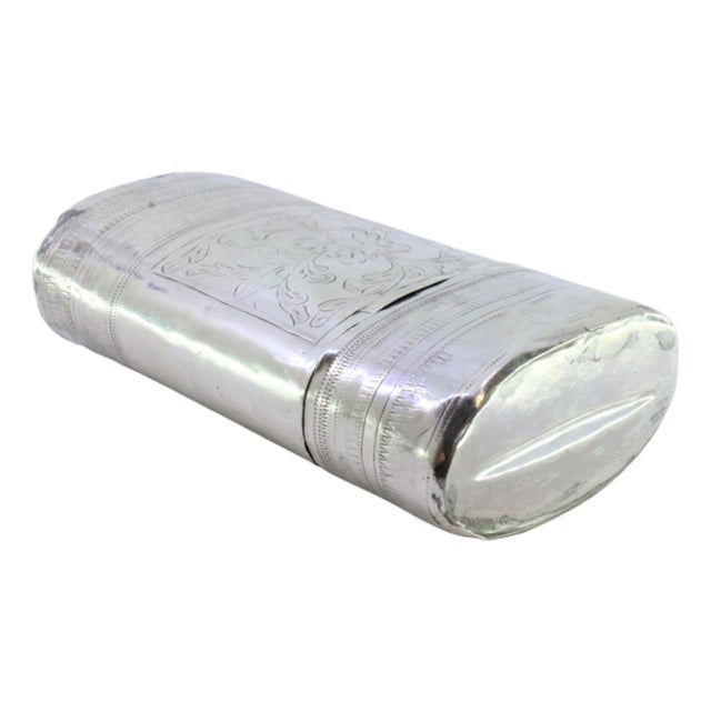 Silver Cigar Case with Engraved Wreaths For Sale