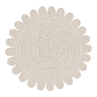 Solid White Scallop Round Jute Rug 9x9Ft. For Sale