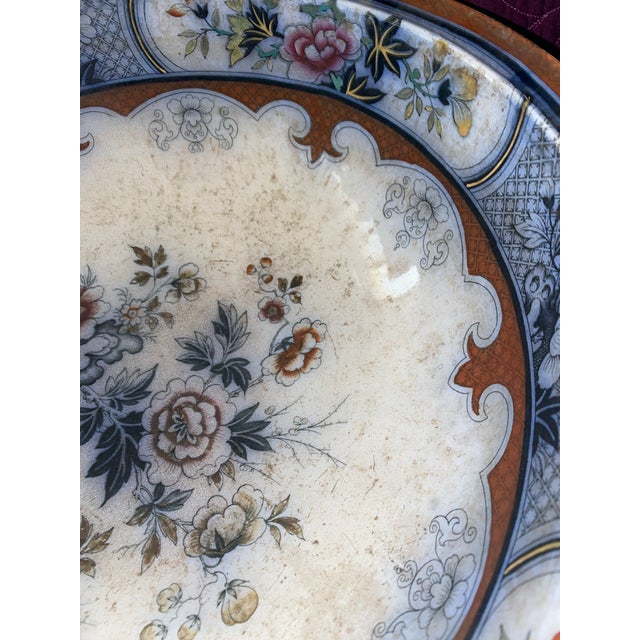 Antique Japanese Imari Ware Round Bowl With Floral Motifs and Scalloped Rim. For Sale - Image 4 of 12