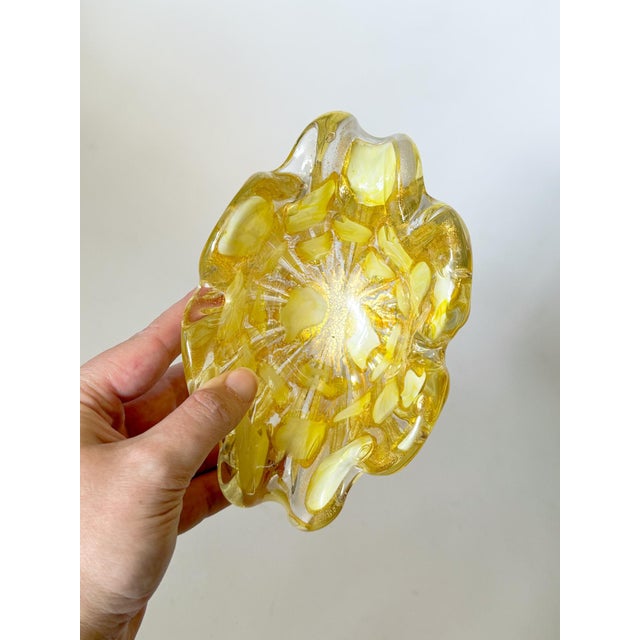 1950s Barovier & Toso Murano Yellow Spots Gold Flecks Italian Art Glass Flower Form Bowl For Sale - Image 9 of 16