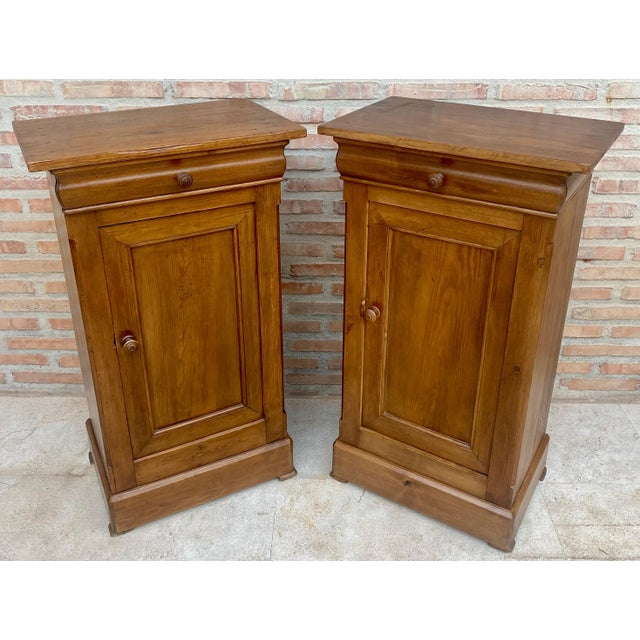Early 20th Century French Provincial Walnut Nightstands, 1920, Set of 2 For Sale - Image 4 of 18