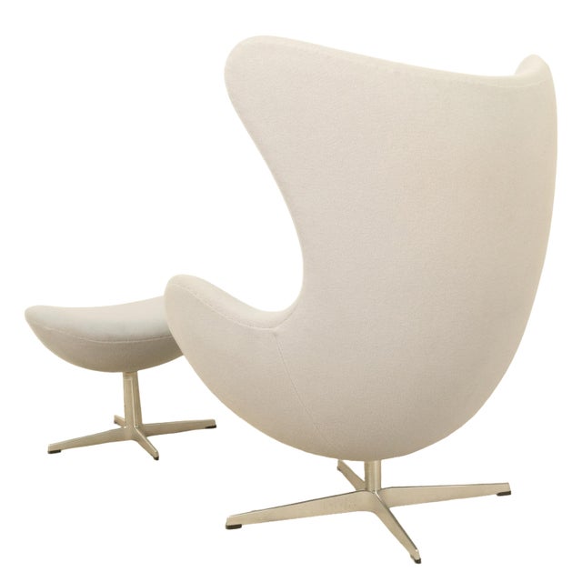 Mid Century Modern Egg Lounge Chair & Ottoman Arne Jacobsen for Fritz Hansen For Sale - Image 11 of 18