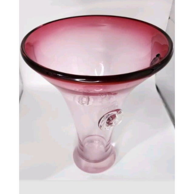 Glass Vintage Sergio Pagnin Chalet Art Glass Cranberry Vase, Original Sticker For Sale - Image 7 of 9